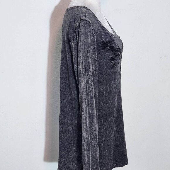 Daytrip Black Mineral Washed Tee with Metal Stud Detail Size Large - Picture 5 of 10
